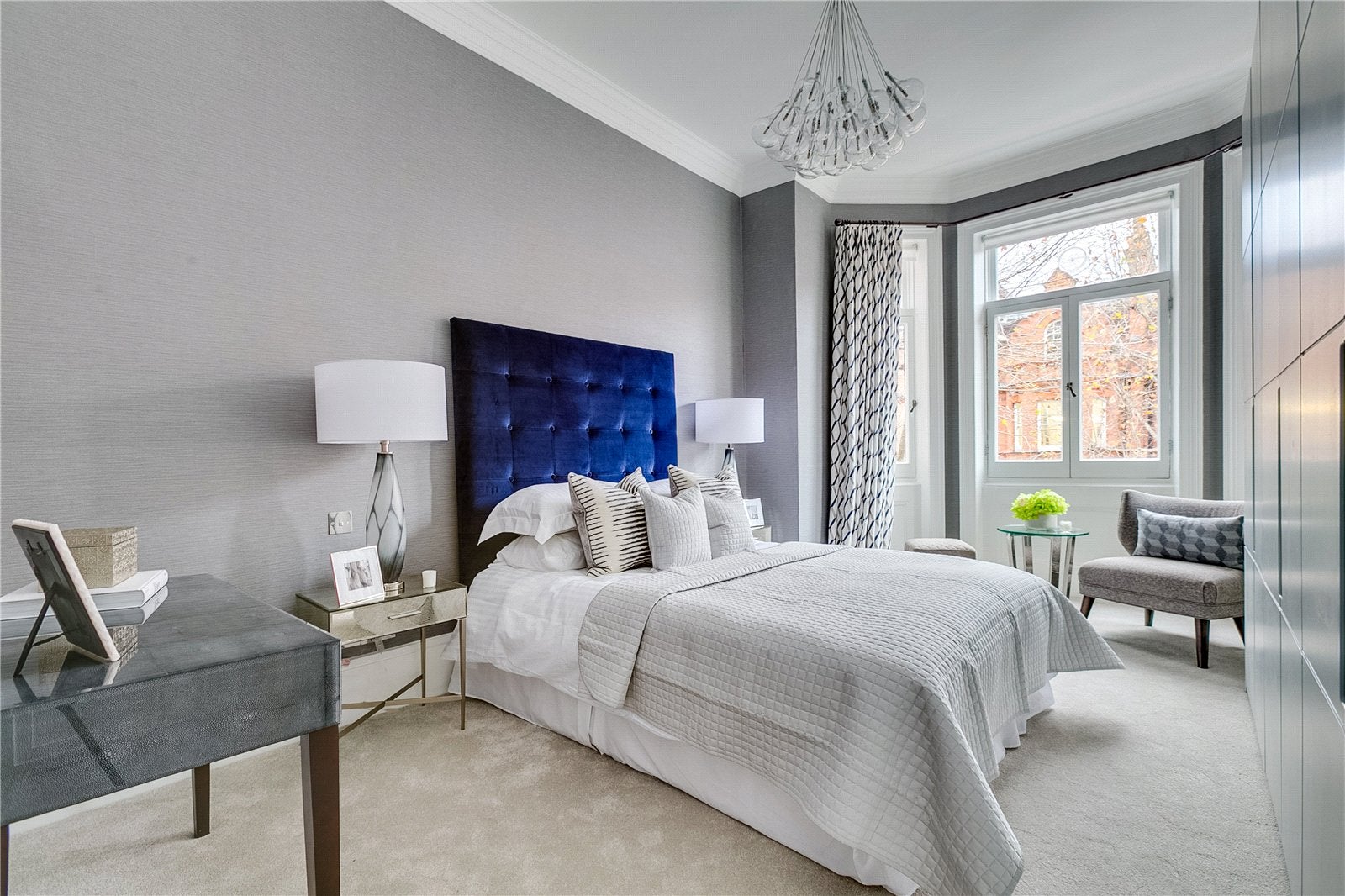 Flat Sloane Gardens in Greater London