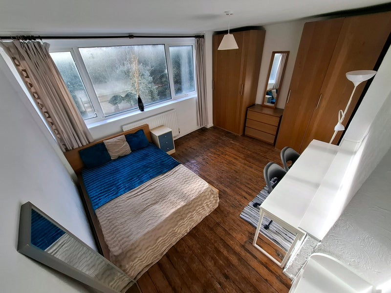 Room Cortis Road in Greater London