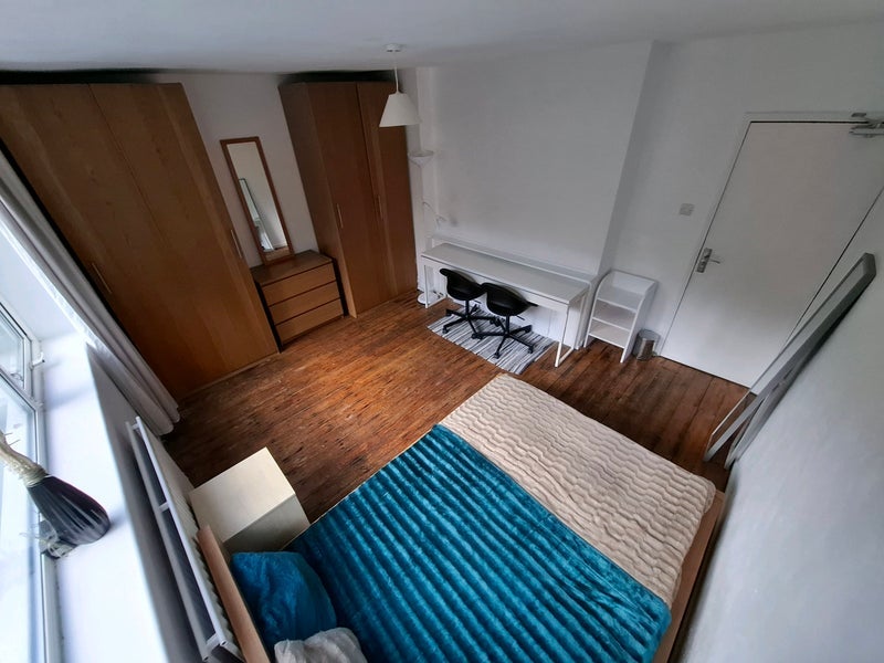 Room Cortis Road in Greater London