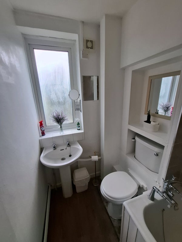 Room Cortis Road in Greater London