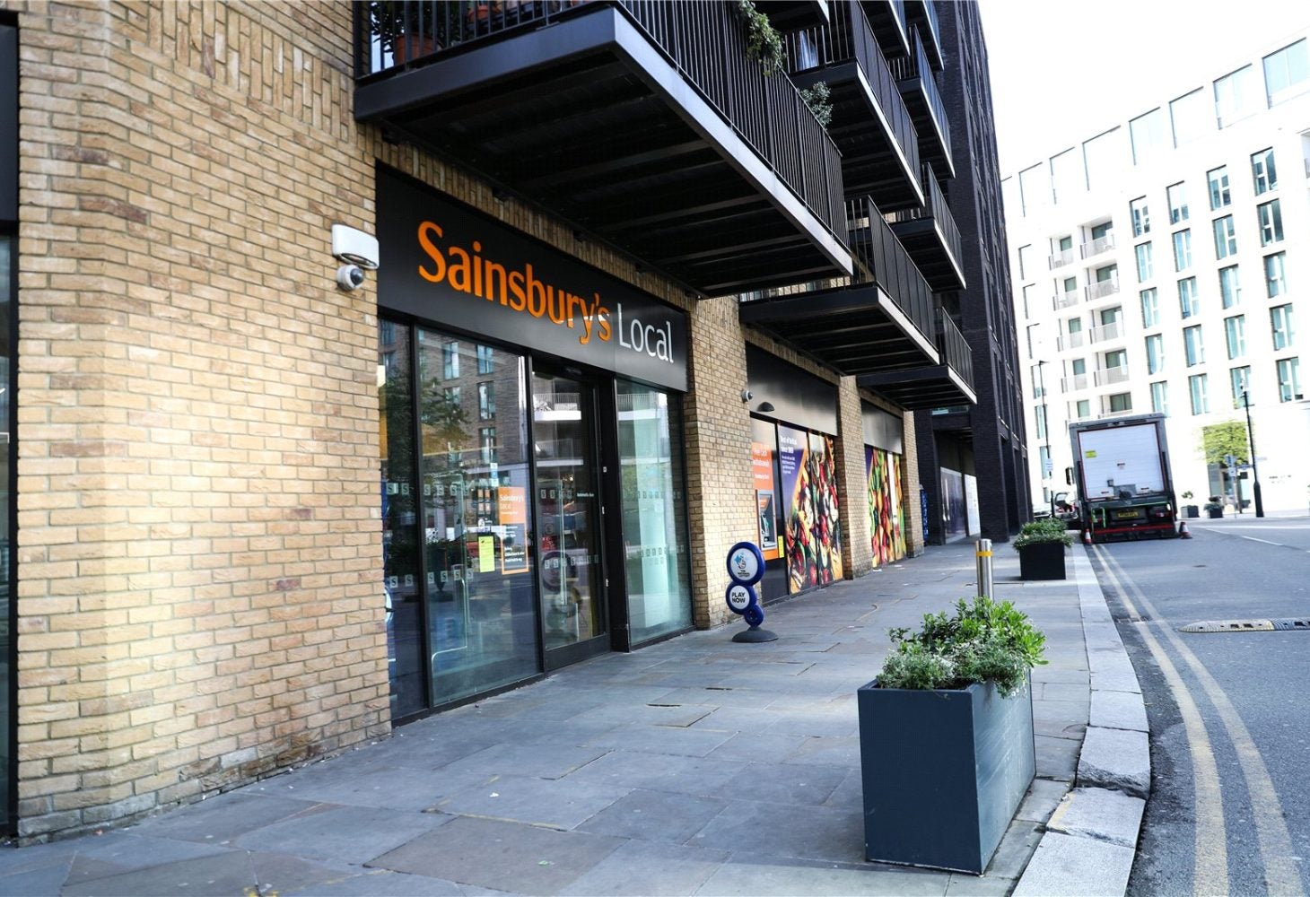Flat Shipwright Street in Greater London