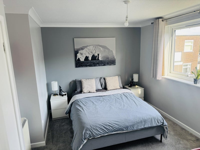Room St. George's Close in Highcliffe-on-Sea