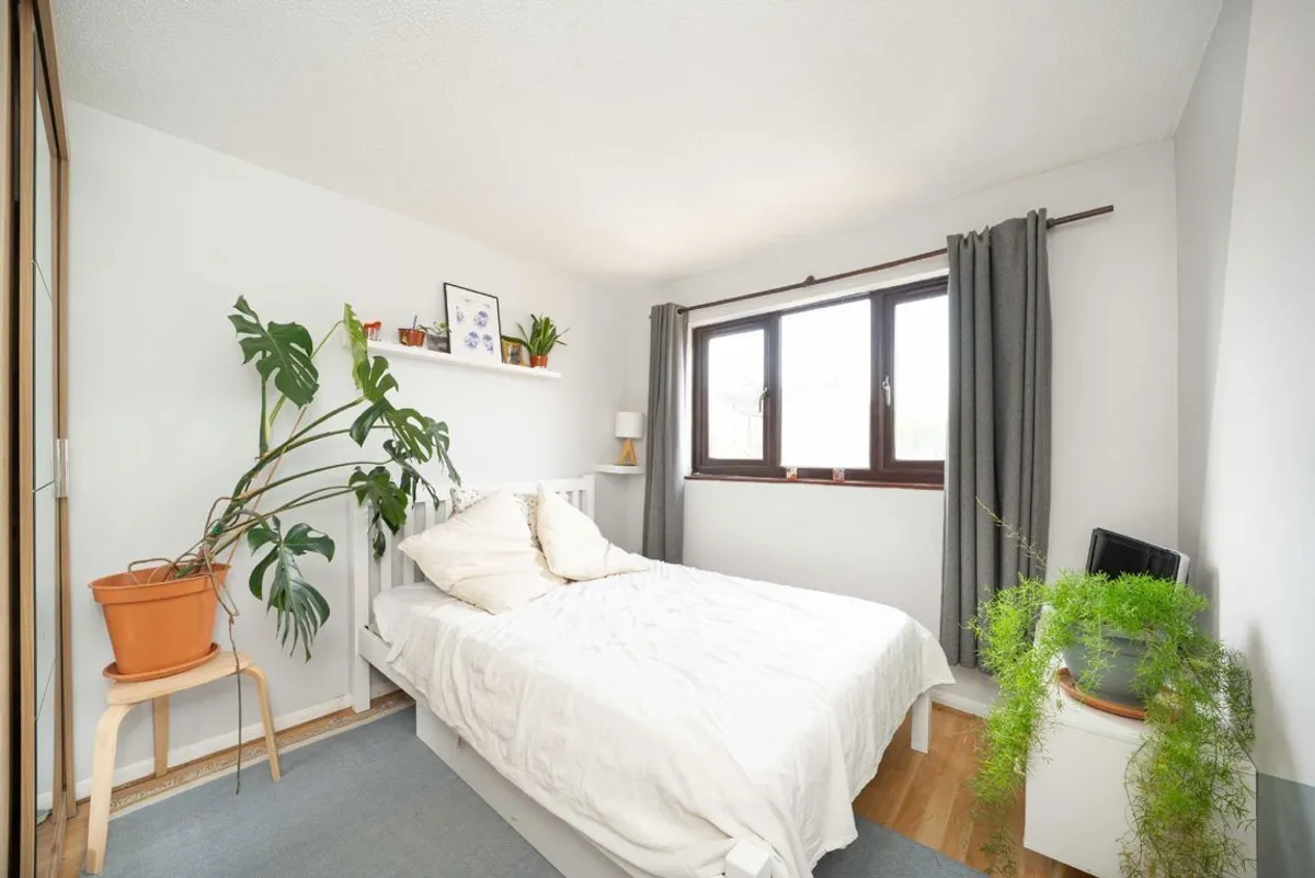 Flat Neptune Court in Greater London