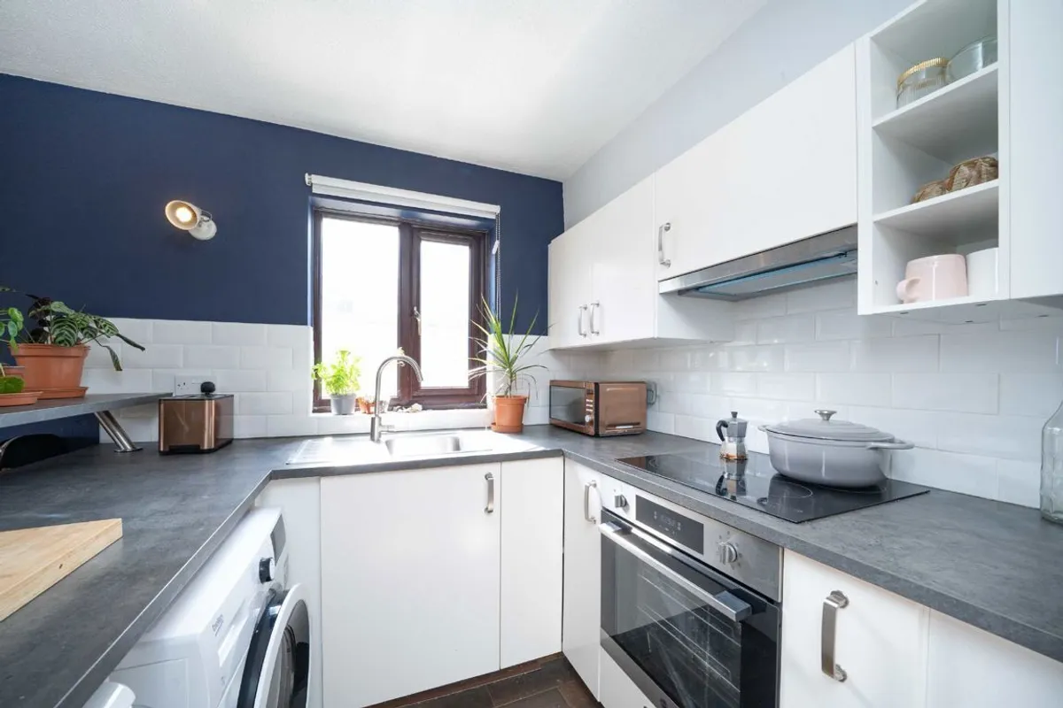 Flat Neptune Court in Greater London