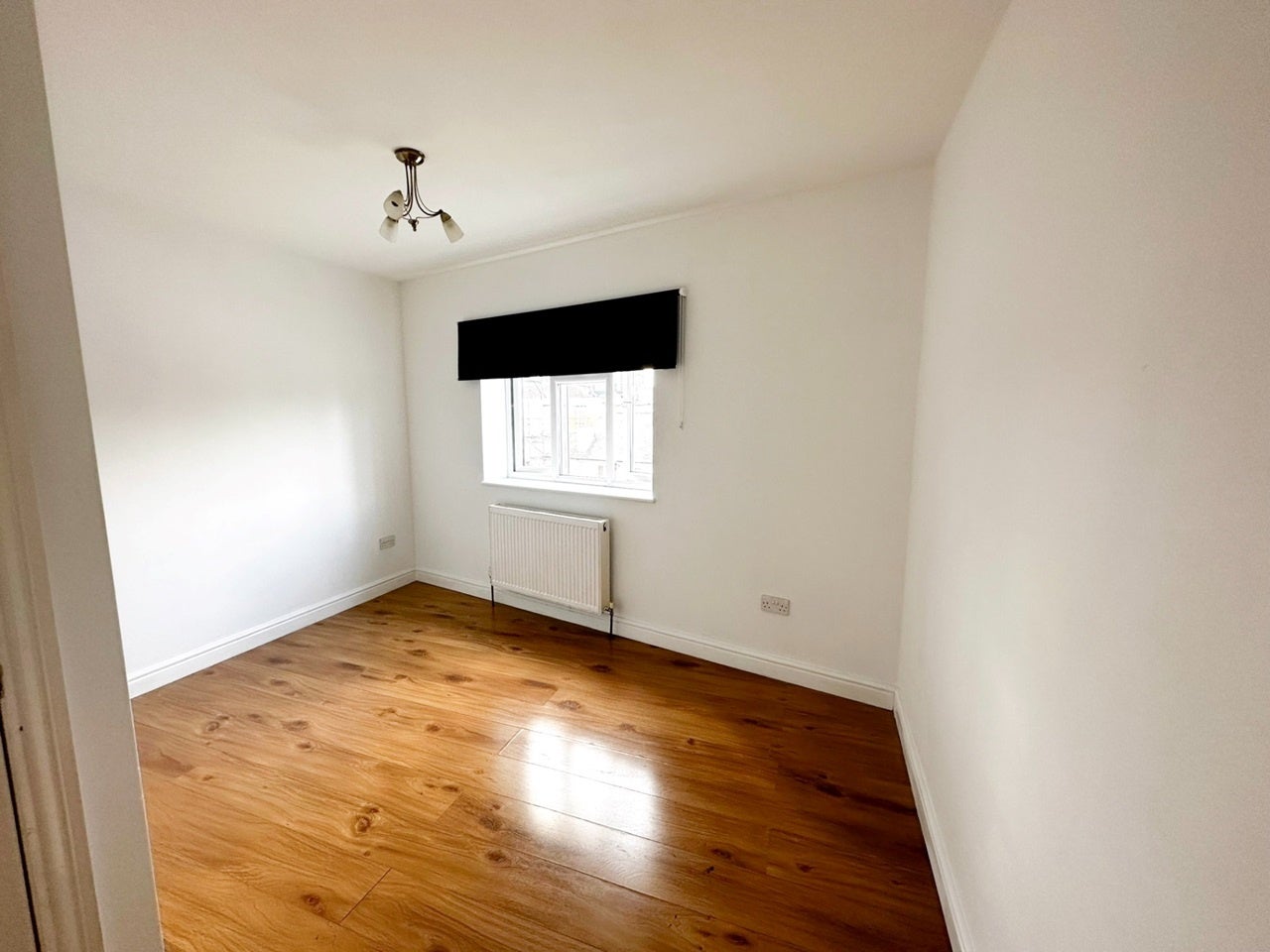 Flat Victoria Road in Greater London