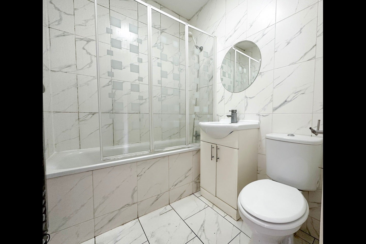 Flat Victoria Road in Greater London