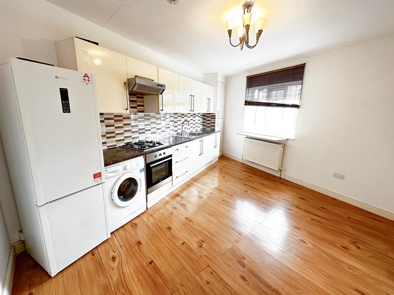 Flat Victoria Road in Greater London
