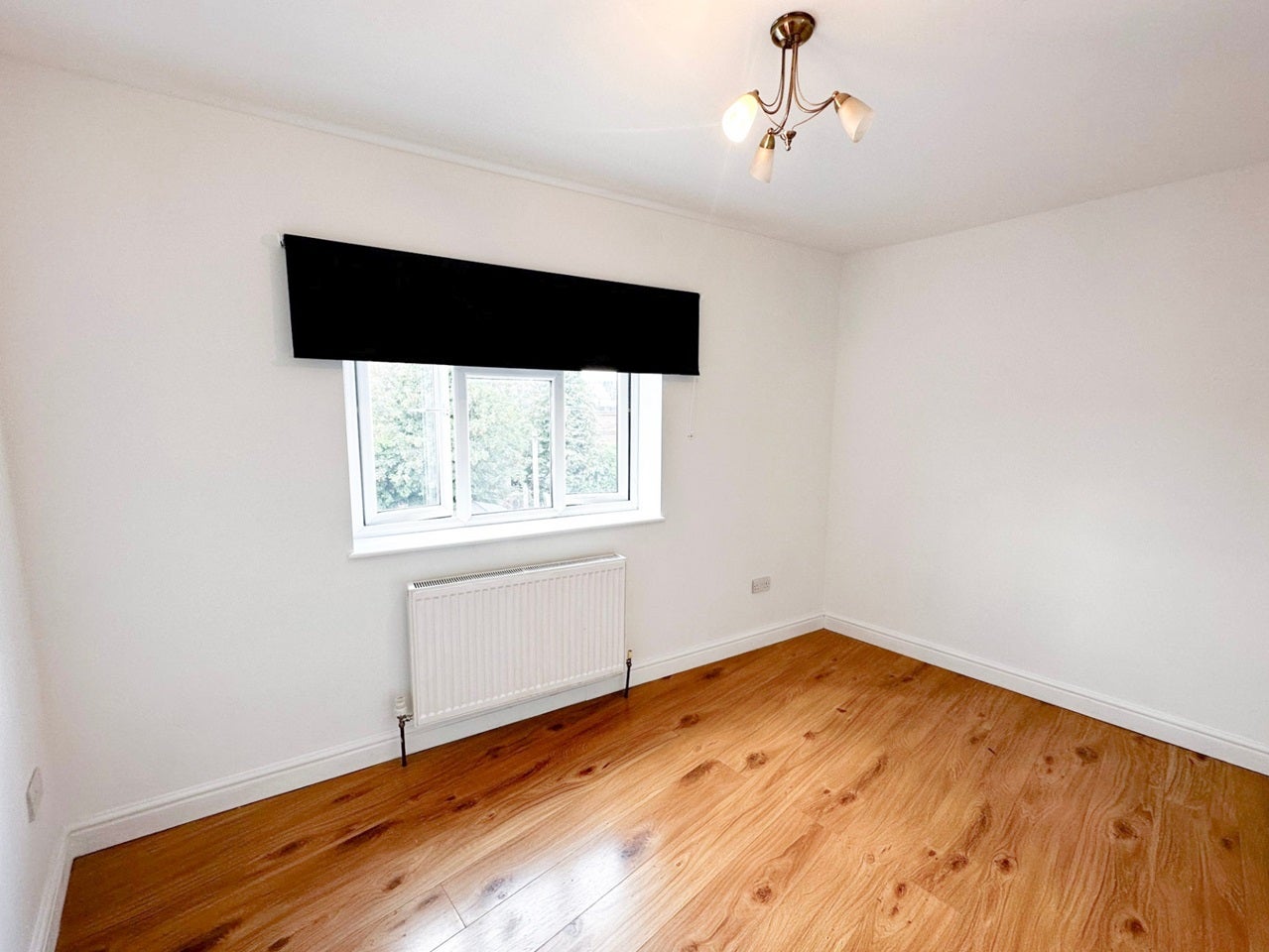 Flat Victoria Road in Greater London