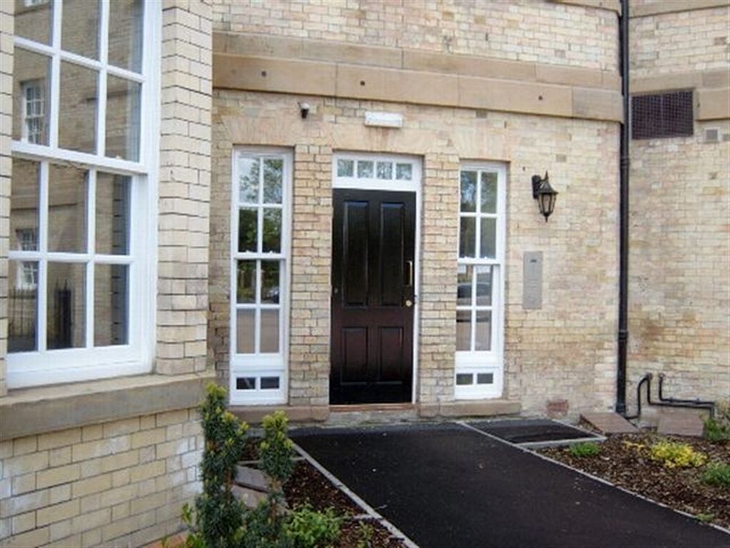 Flat Tuke Grove in Wakefield