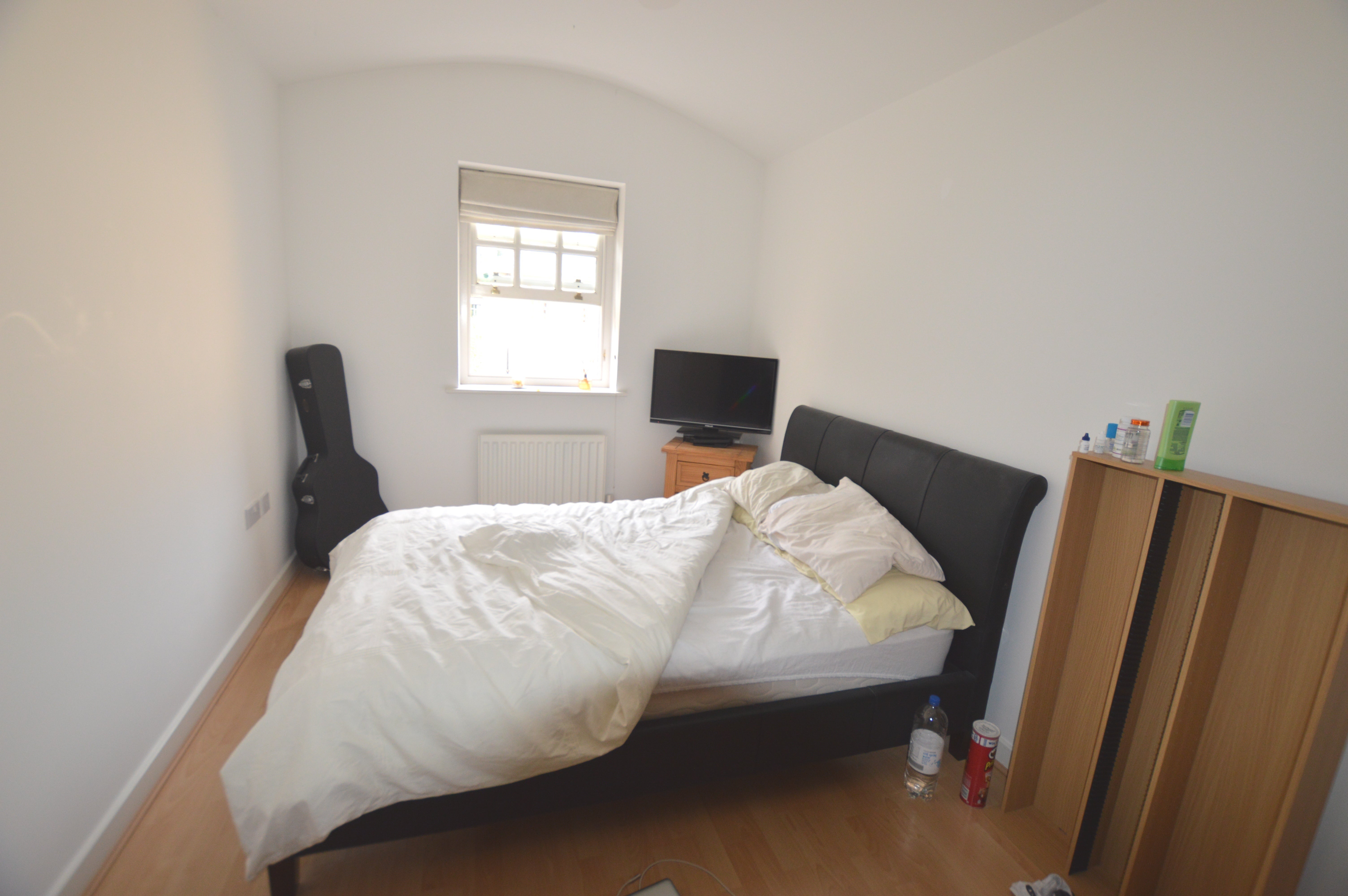 Flat Tuke Grove in Wakefield