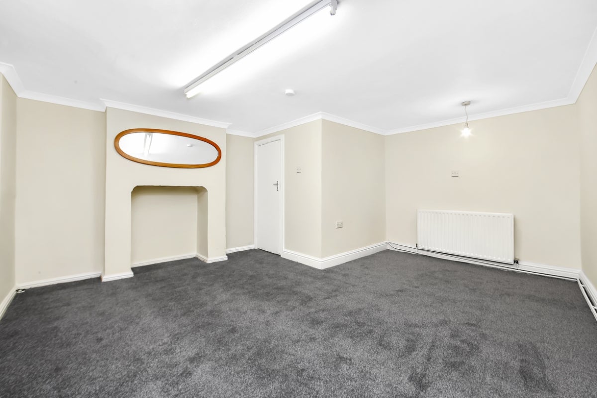 Flat Wightman Road in Greater London