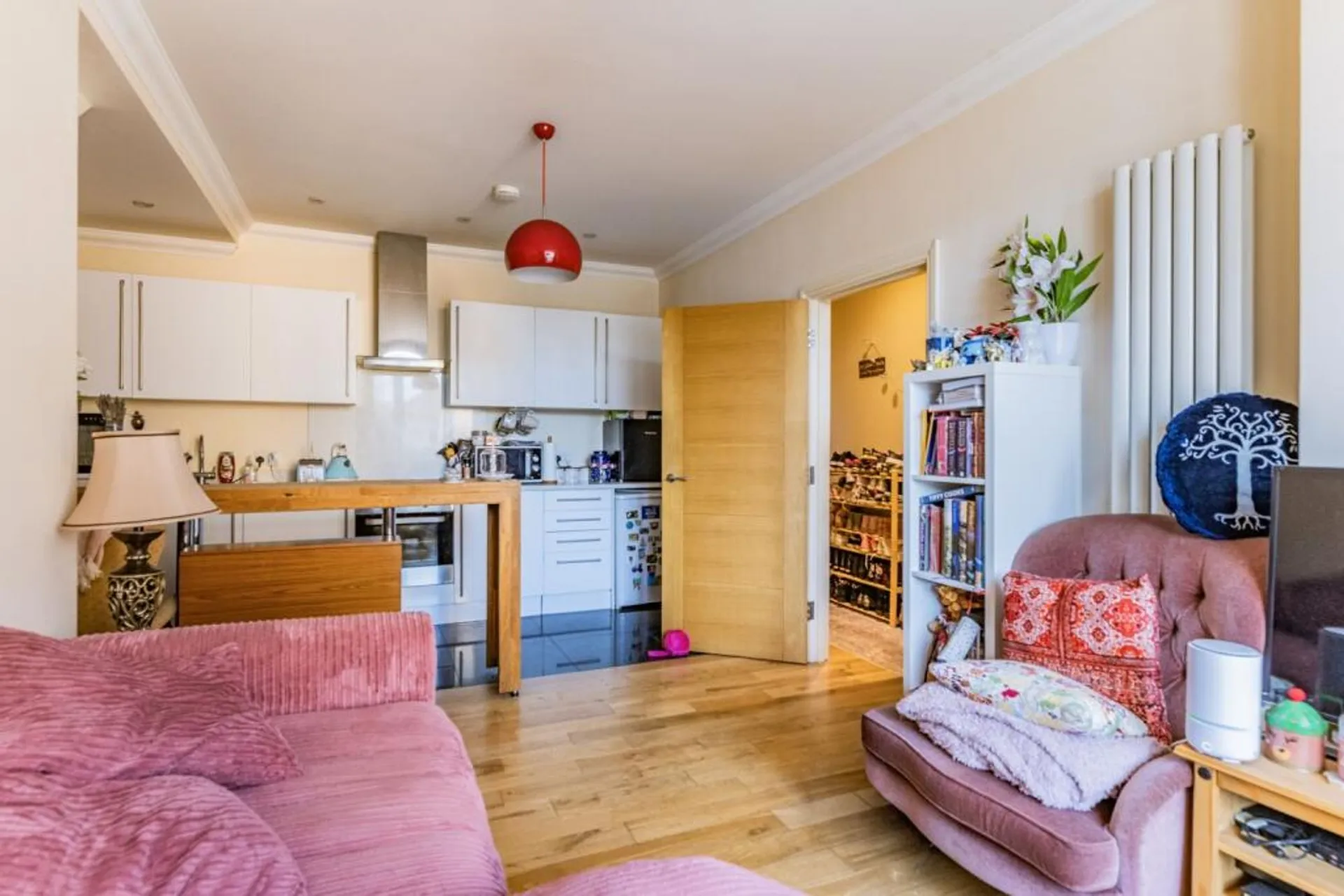 Flat Glebe Way in Greater London