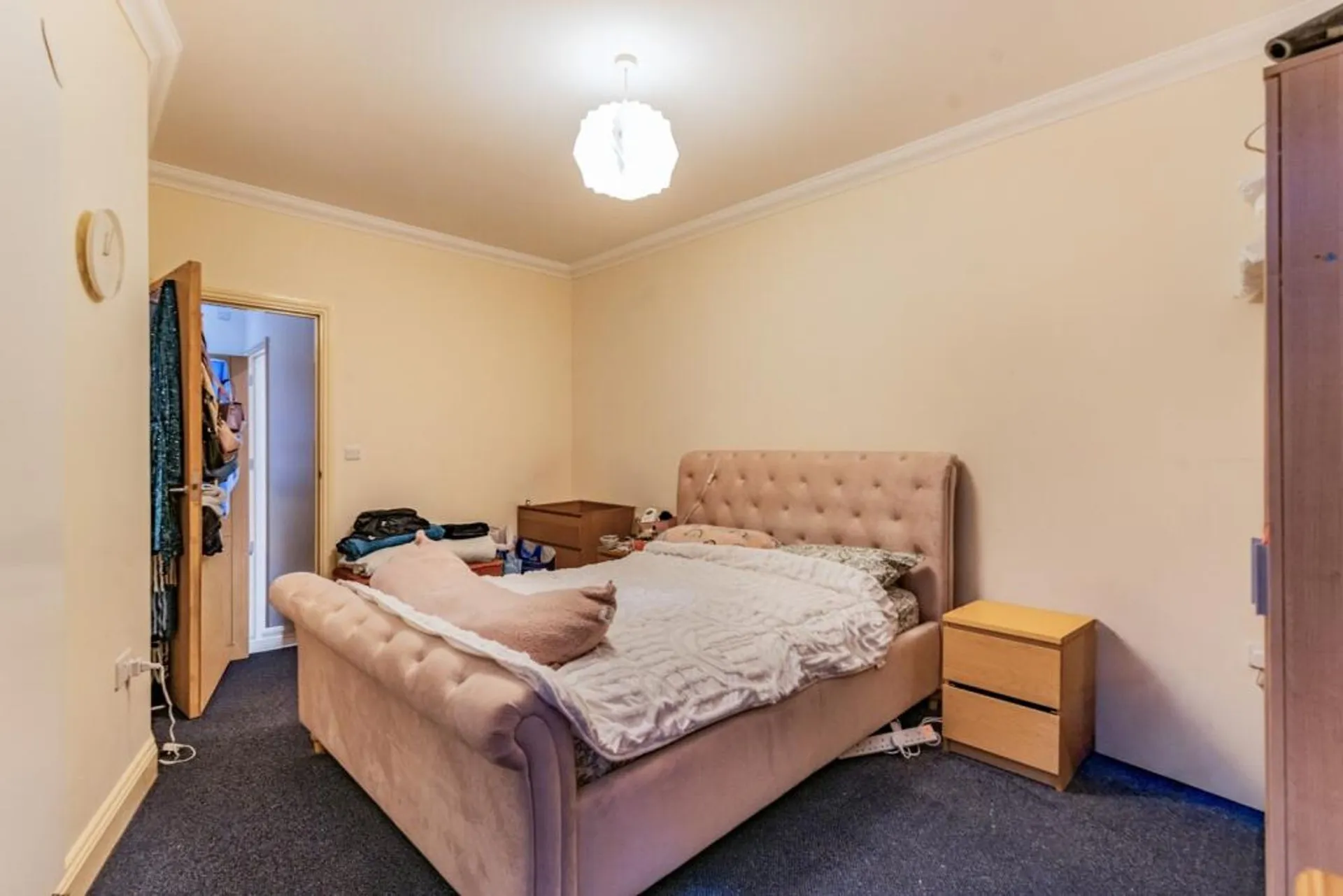 Flat Glebe Way in Greater London