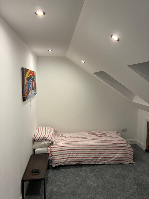 Room Woodstock Avenue in Greater London