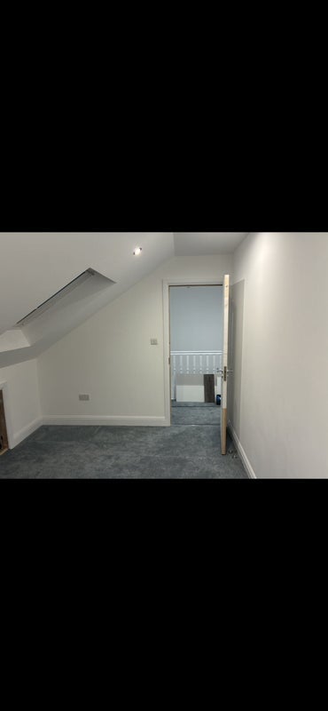 Room Woodstock Avenue in Greater London
