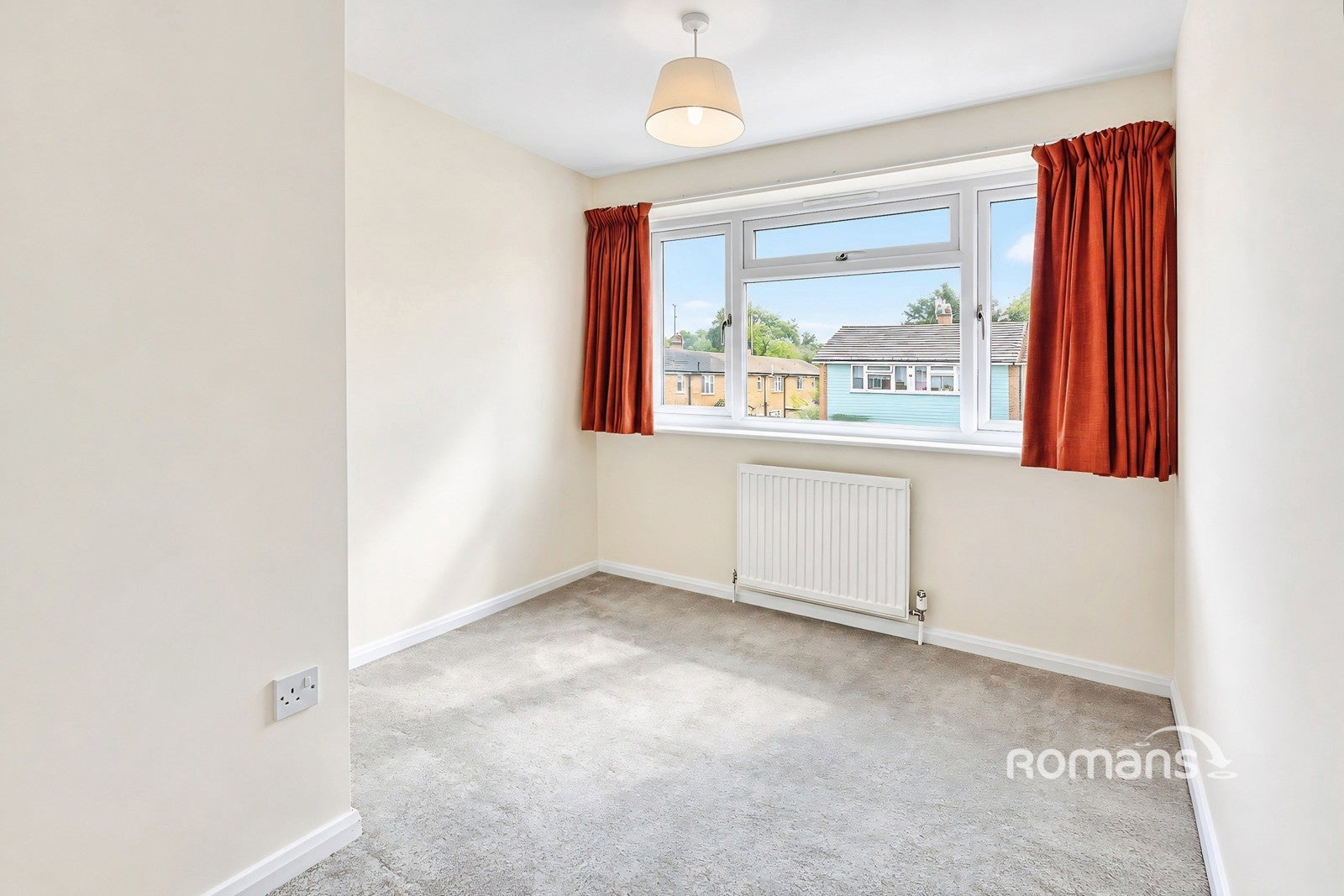 House Savay Close in Denham