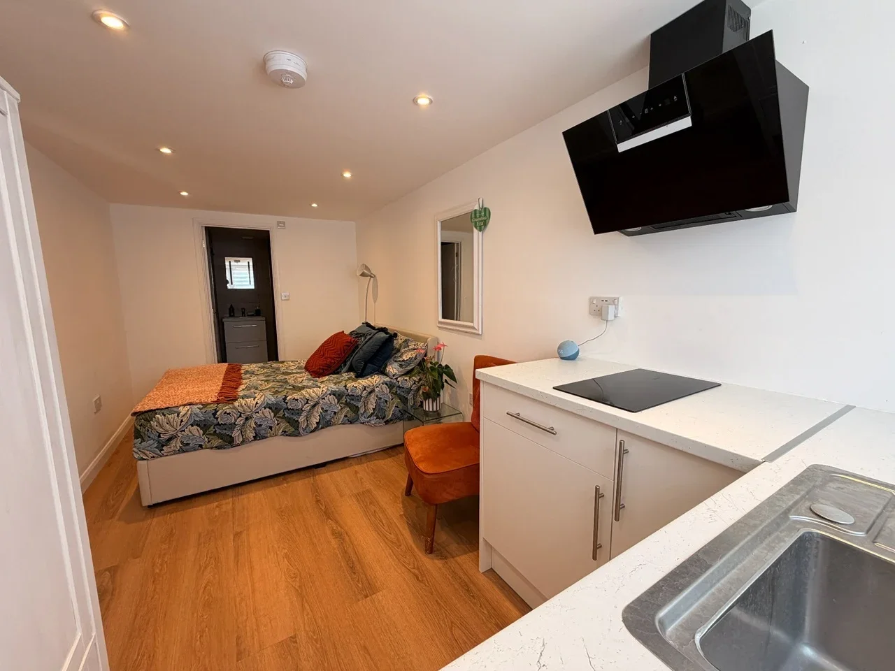 Room Larks Way in Woking