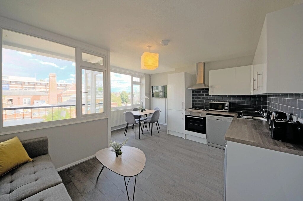 Room Hereford Street in Greater London