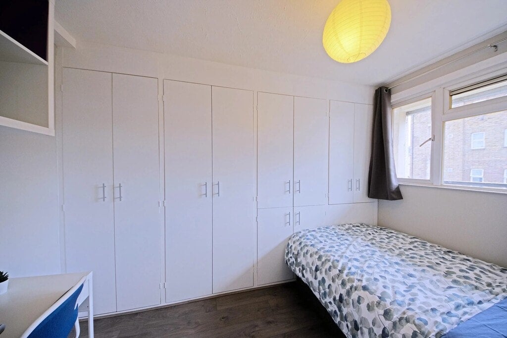 Room Hereford Street in Greater London