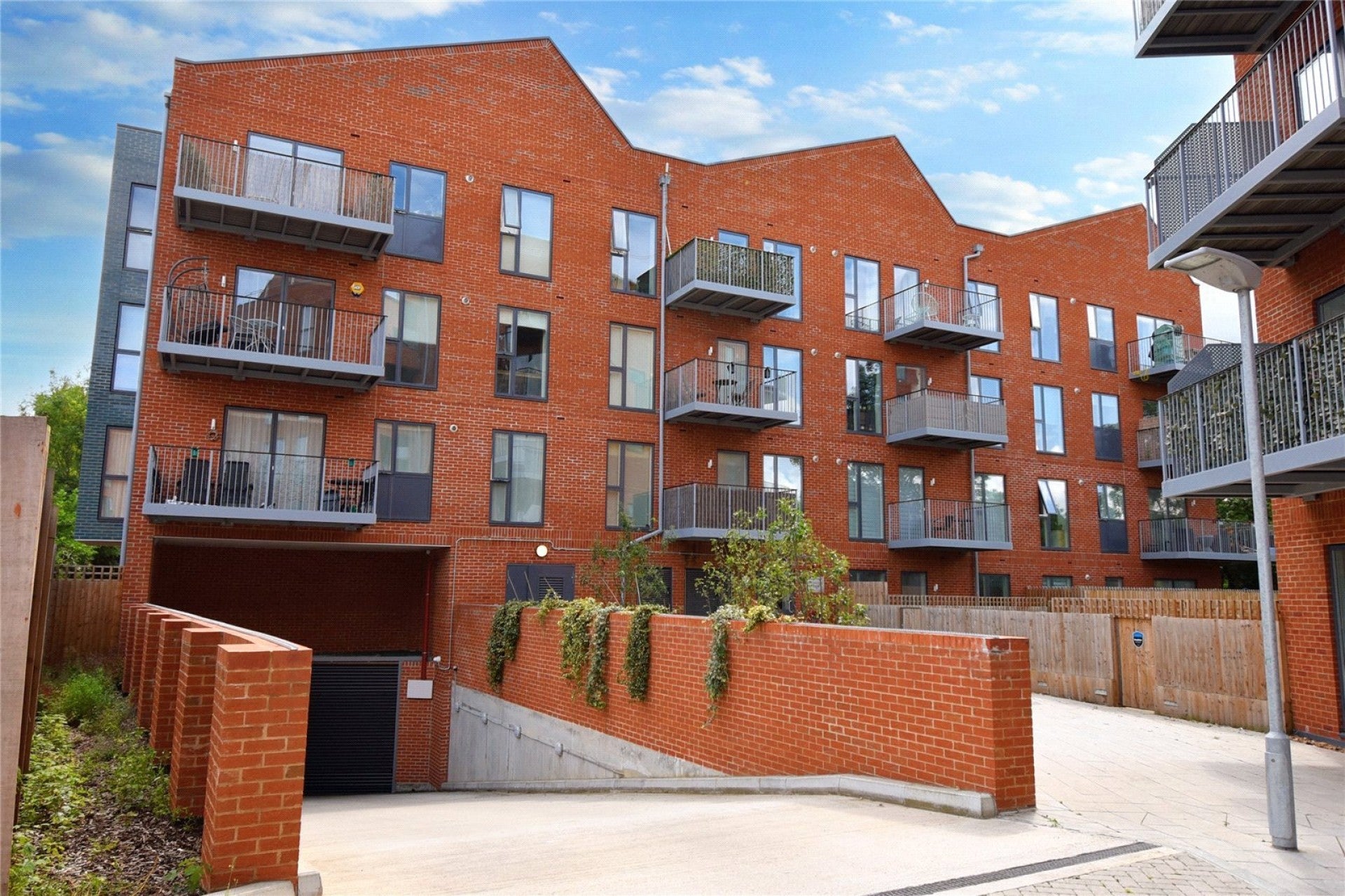 Flat Otter Way in Greater London