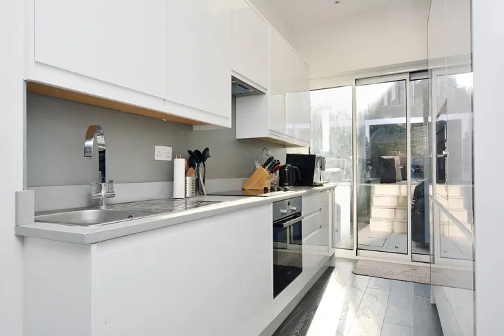 Flat Ainger Road in Greater London