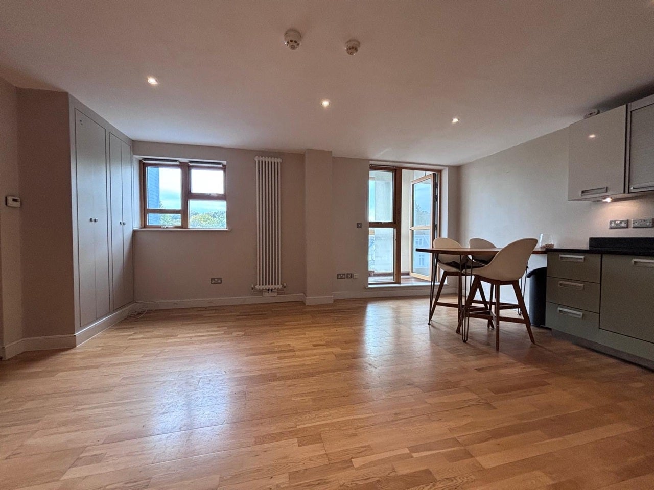 Flat Woolwich Road in Greater London