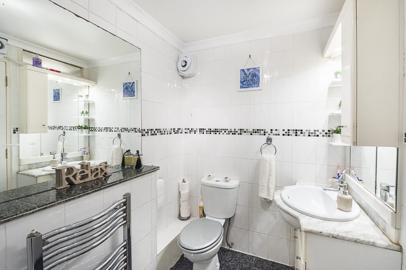 Room Ericcson Close in Greater London