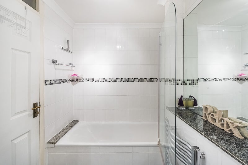 Room Ericcson Close in Greater London