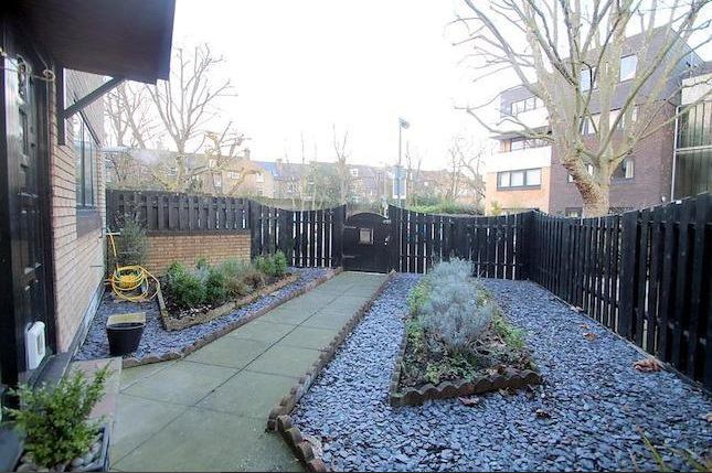 Room Ericcson Close in Greater London