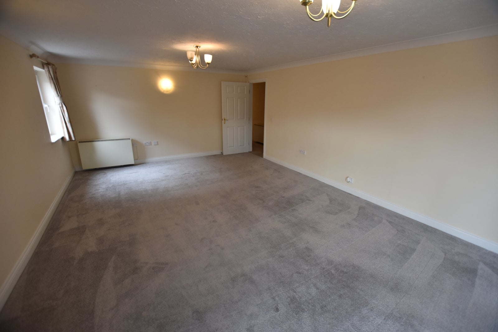Flat Mountbatten Close in Preston