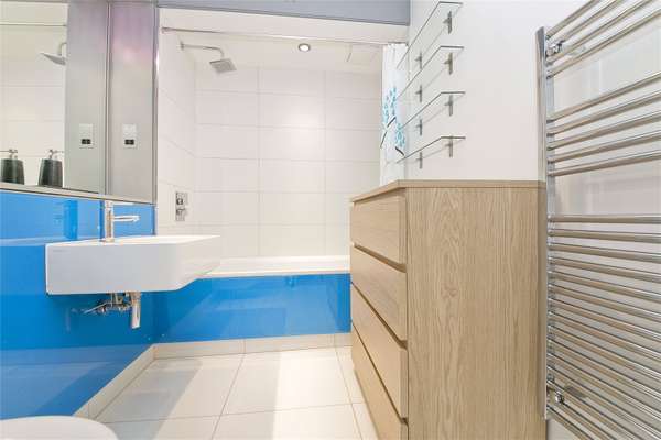 Flat Kingsland Road in Greater London