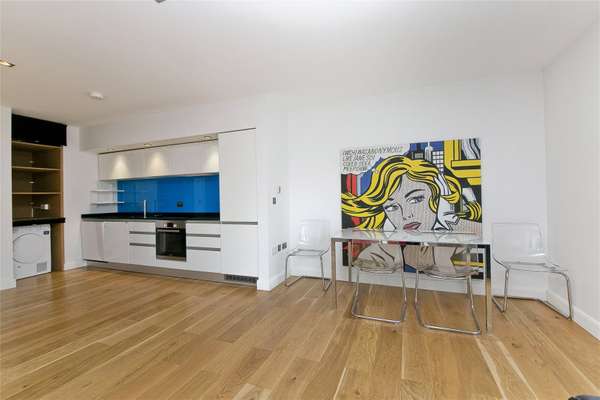 Flat Kingsland Road in Greater London