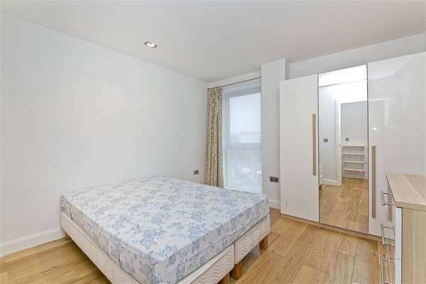 Flat Kingsland Road in Greater London