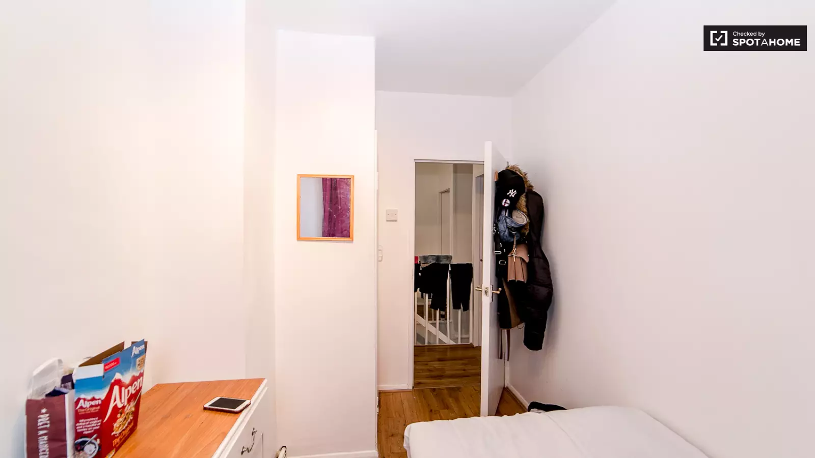 Flat Tildesley Road in Greater London