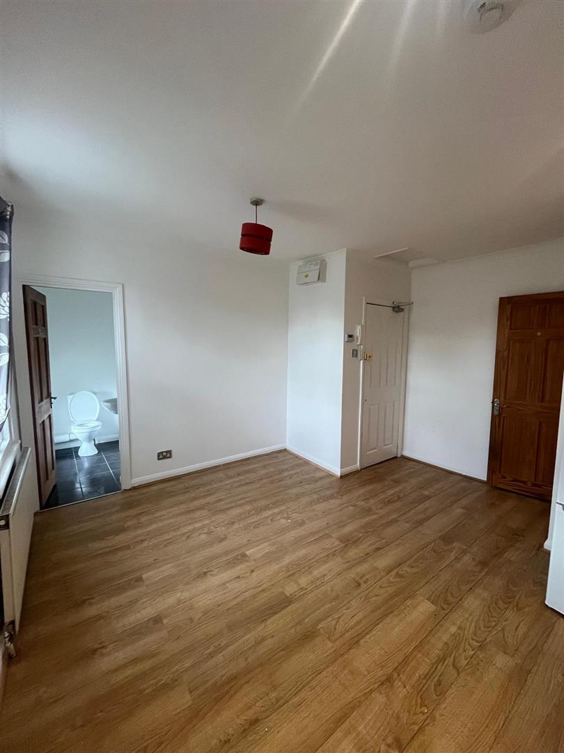 Flat Millfields Road in Greater London