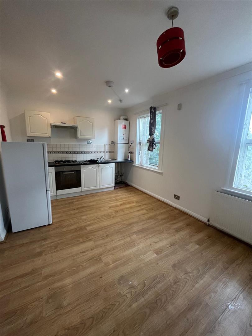 Flat Millfields Road in Greater London