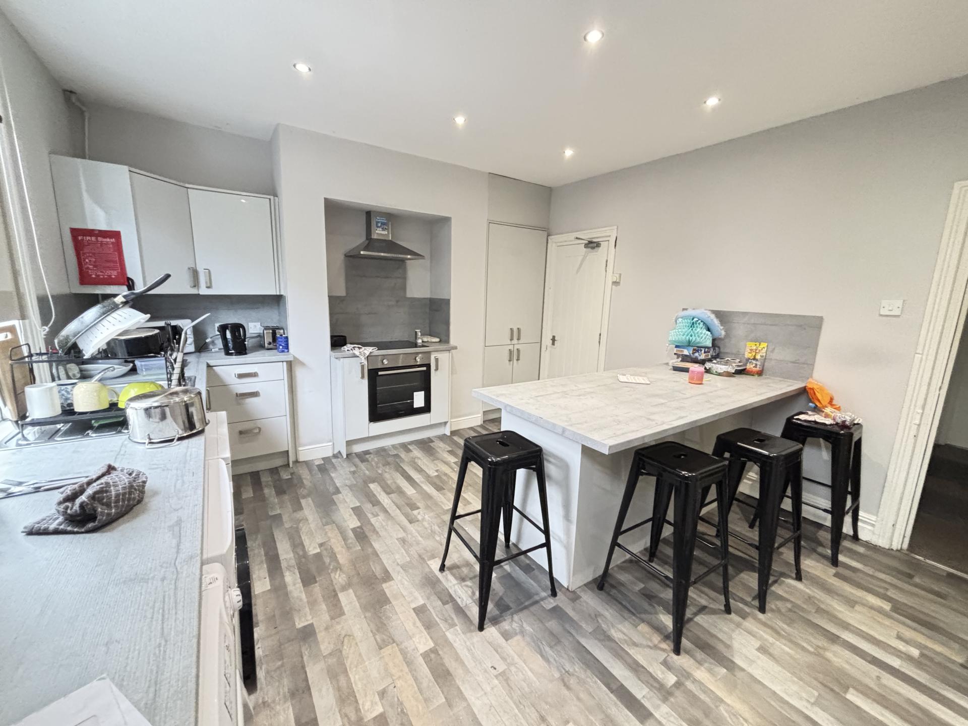 Flat Langdale Terrace in Leeds