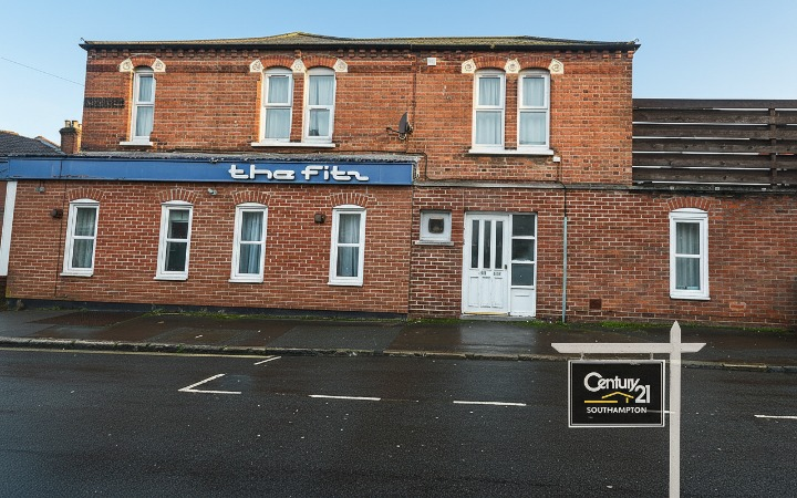 Flat Milton Road in Southampton