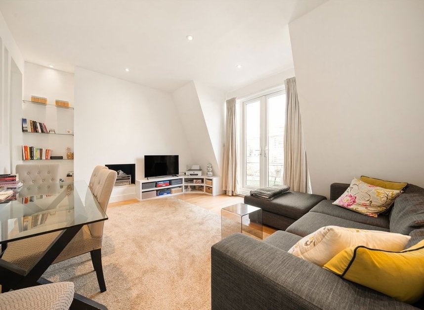 Flat Bolton Gardens in Greater London