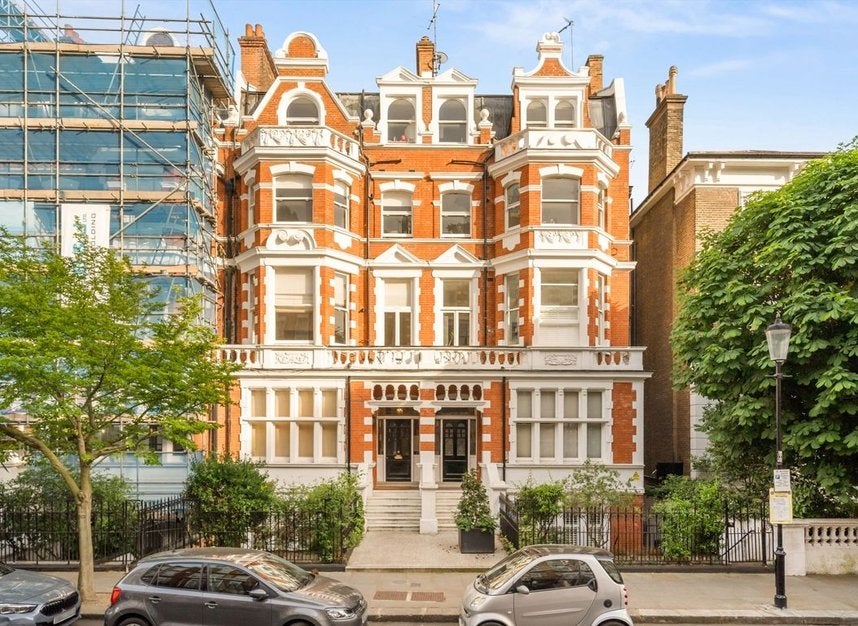 Flat Bolton Gardens in Greater London