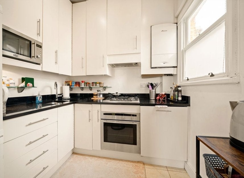 Flat Bolton Gardens in Greater London
