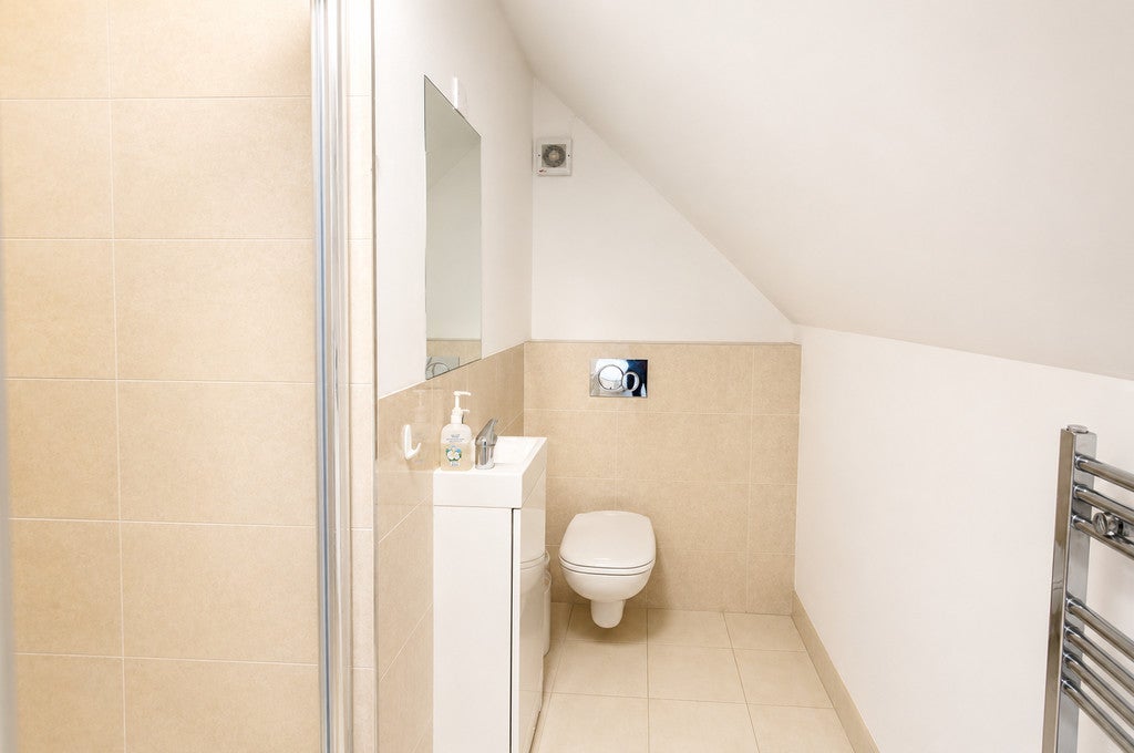 Room Forty Avenue in Greater London