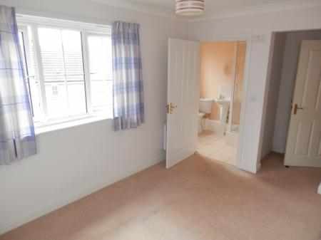 Flat Bramley Court in Dunstable