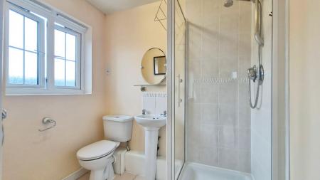Flat Bramley Court in Dunstable