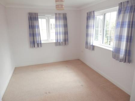 Flat Bramley Court in Dunstable