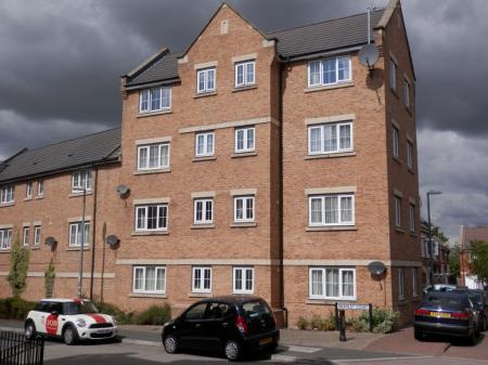 Flat Bramley Court in Dunstable