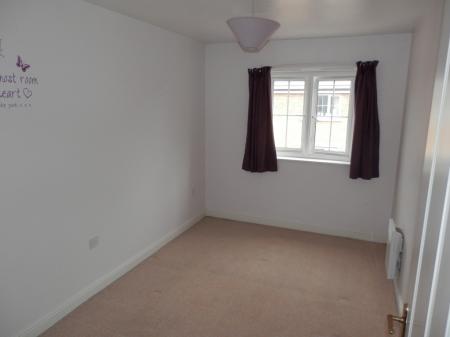 Flat Bramley Court in Dunstable
