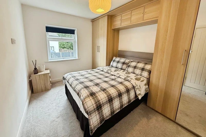 Room Daisy Bank Avenue in Salford