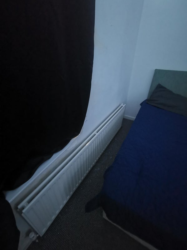 Room Seedley Park Road in Salford