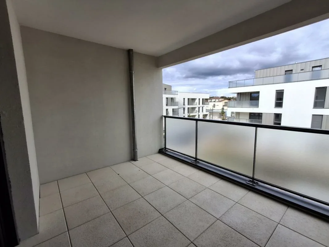 Flat Rue du Centre Nautique in Rillieux-la-Pape